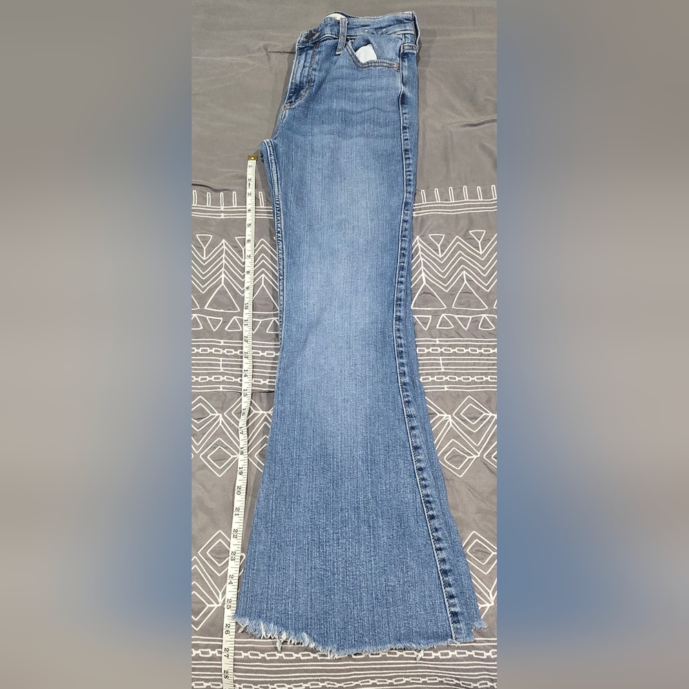 Abercrombie Ultra High Rise Flare Jeans Size 0/25 - Picture 3 of 6